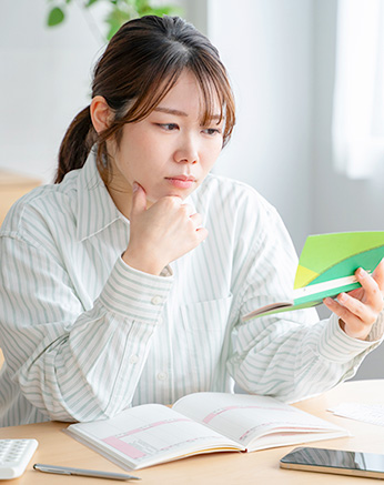 借金で悩む女性